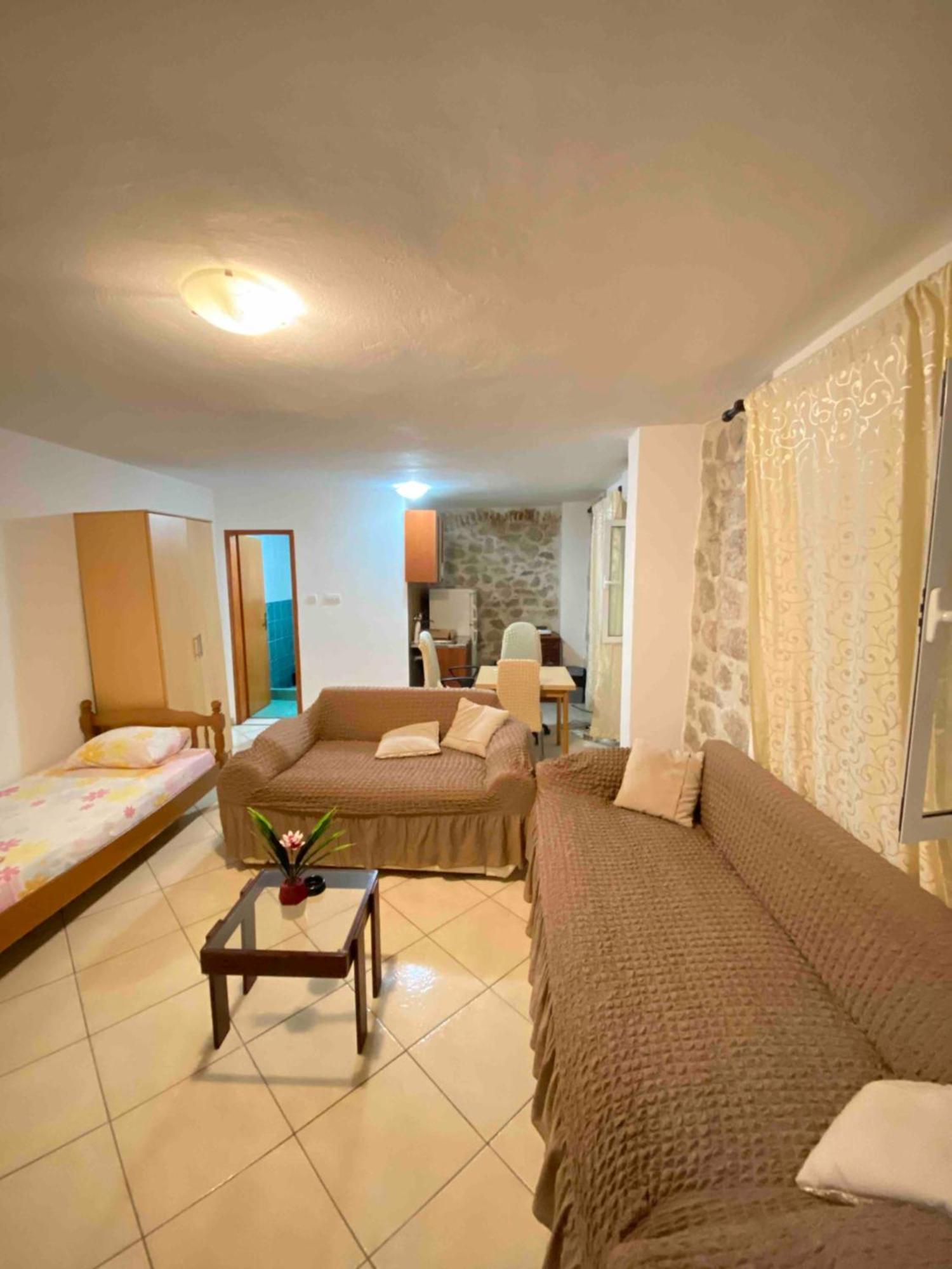 Pavle Apartmani Risan Exterior foto