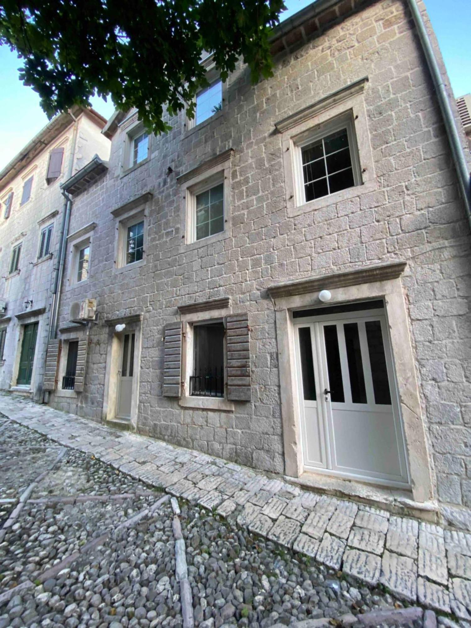 Pavle Apartmani Risan Exterior foto